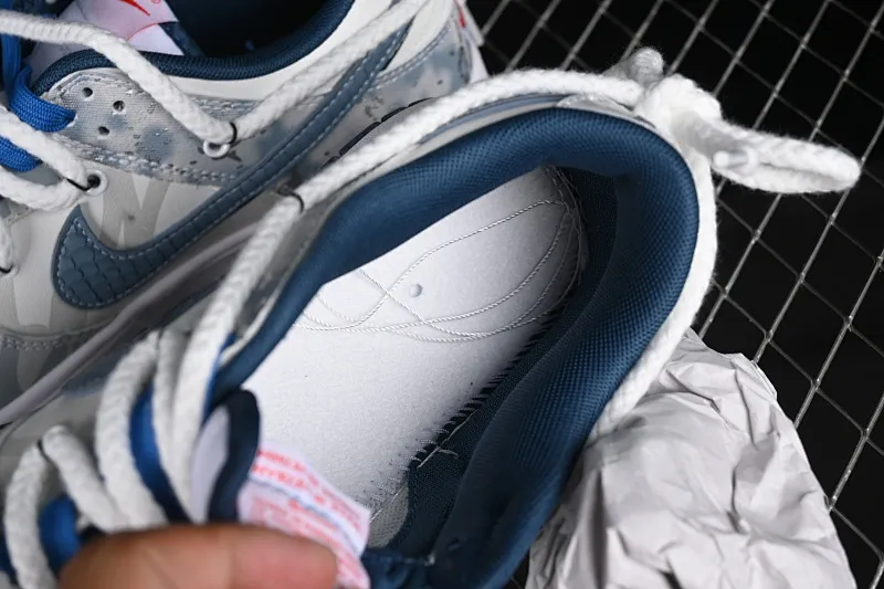 All Categories Nk SB Dunk Series Nk SB Dunk Low Low-top casual sneakers Nk Dunk Low Panda Prank Wave Fisherman-Silver Sea Blue Shark Low-top casual sneakers DD1391-400
